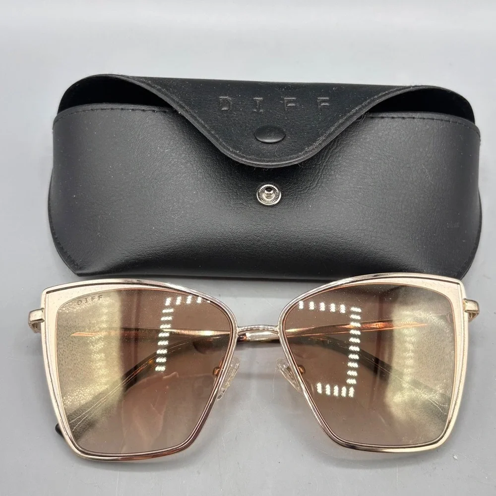 DIFF Eyewear Gold Glitter Cat Eye Sunglasses Brown Gradient Lens with Case